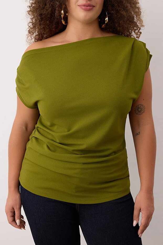 Yağ Yeşil Büzgü/Drape Detaylı Dökümlü Asimetrik Yaka Örme Bluz TBBSS25AF00119 - 3