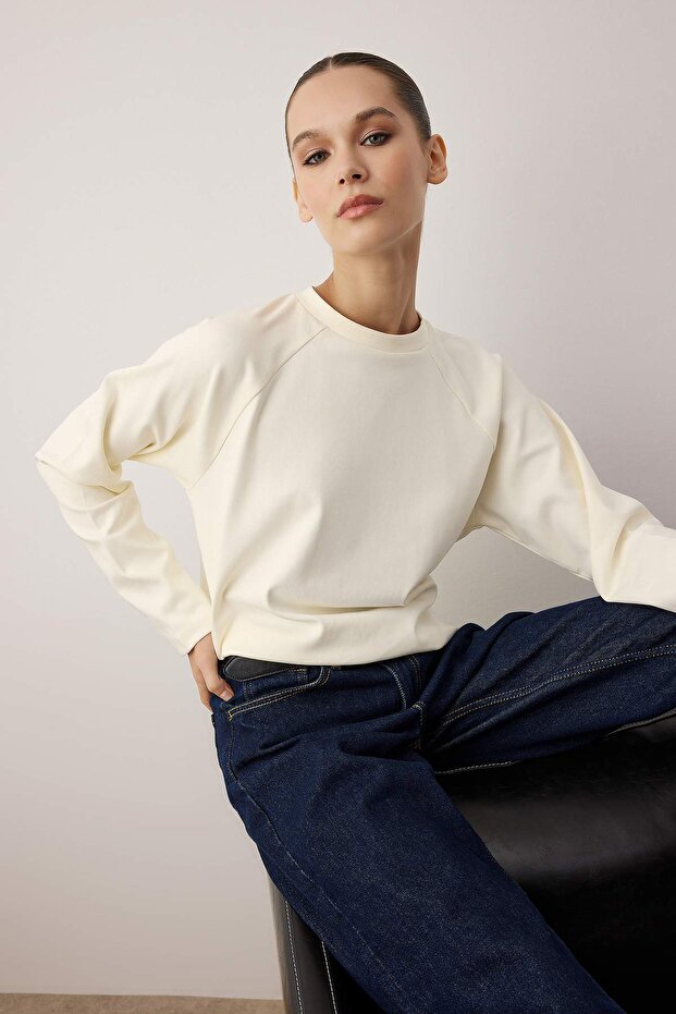 Ekru Relaxed/Boxy Fit Crop Uzun Kol Örme T-Shirt TWOAW26TS00022 - 2