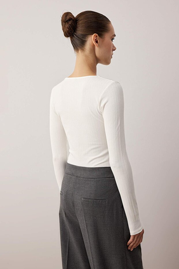 Ekru Fermuarlı Hafif Transparan Fitted/Vücuda Oturan Çıtçıtlı Esnek Örme Body TWOAW26BD00012 - 5