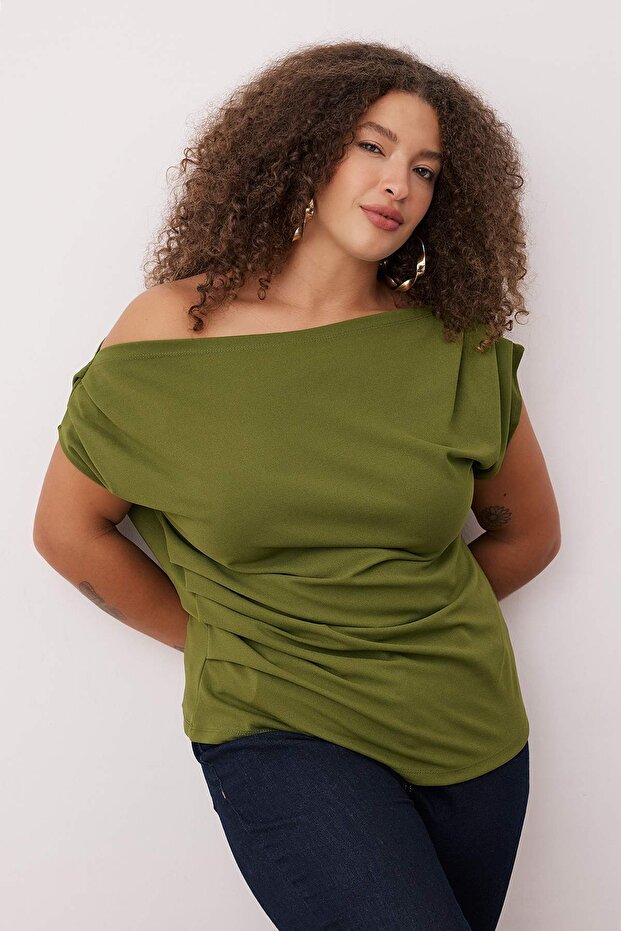 Yağ Yeşil Büzgü/Drape Detaylı Dökümlü Asimetrik Yaka Örme Bluz TBBSS25AF00119 - 1