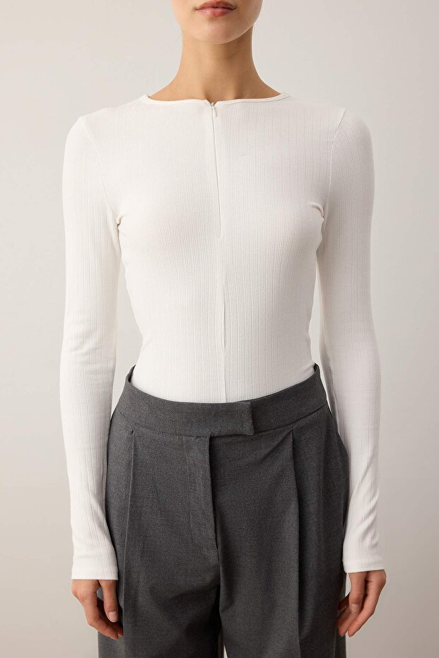 Ekru Fermuarlı Hafif Transparan Fitted/Vücuda Oturan Çıtçıtlı Esnek Örme Body TWOAW26BD00012 - 4