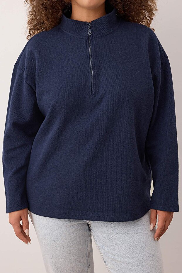 Granatowa koszulka z zamkiem błyskawicznym przy kołnierzu, o regularnym kroju, z dzianiny TBBAW23AO00006 - 4