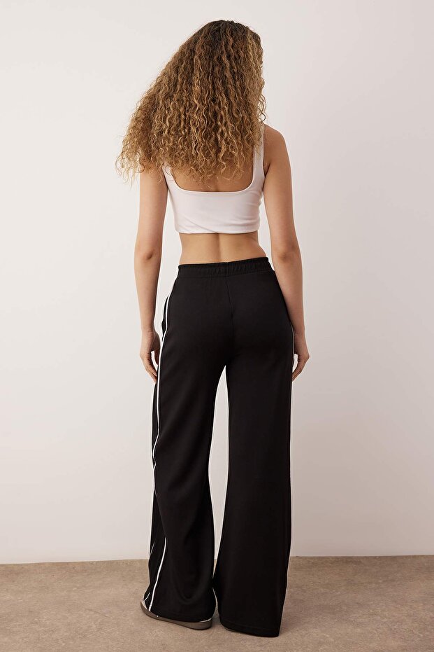 Siyah Biyeli Wide Leg/Geniş Paça Örme Spor Eşofman Altı THMAW26EA00001 - 4