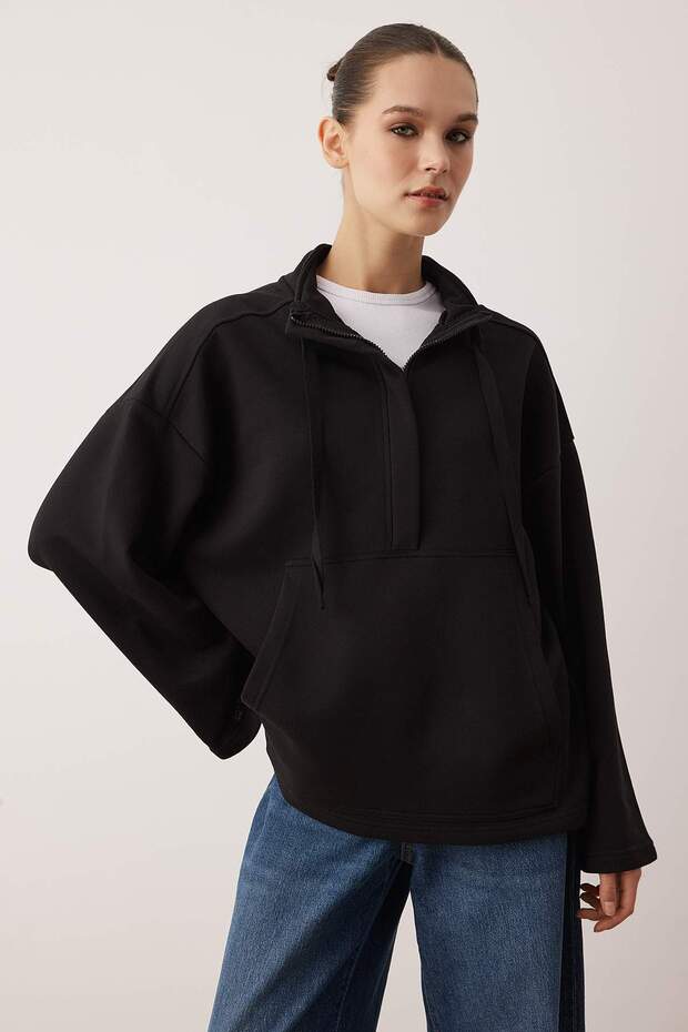 Siyah Dik Yaka Fermuarlı ve Cepli Relaxed/Rahat Kalıp Örme Sweatshirt TWOAW26SW00187 - 2