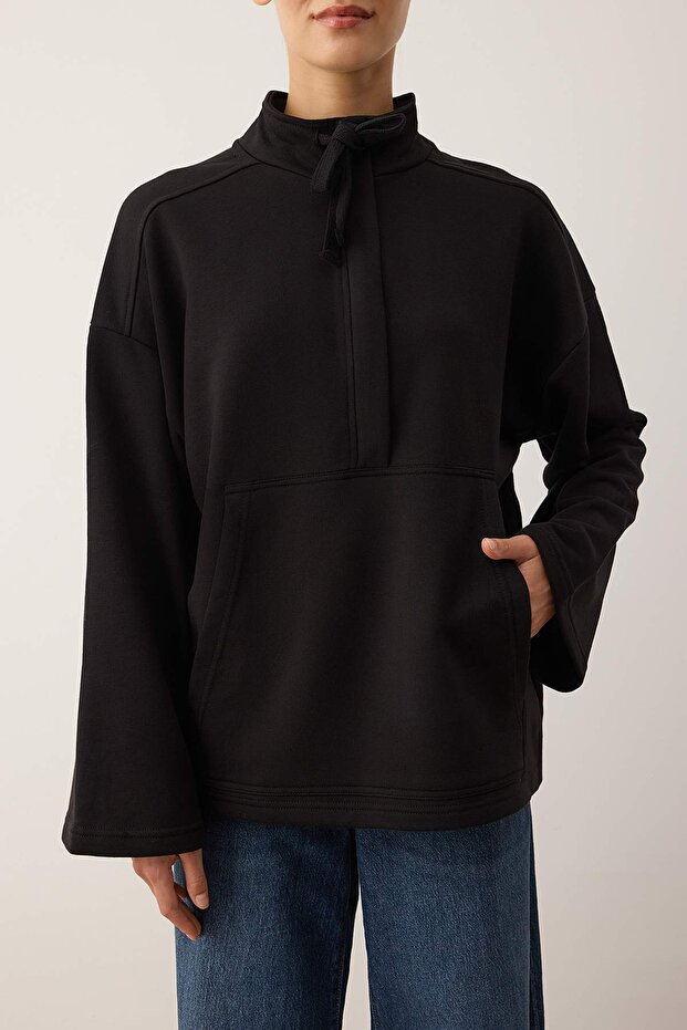 Siyah Dik Yaka Fermuarlı ve Cepli Relaxed/Rahat Kalıp Örme Sweatshirt TWOAW26SW00187 - 3