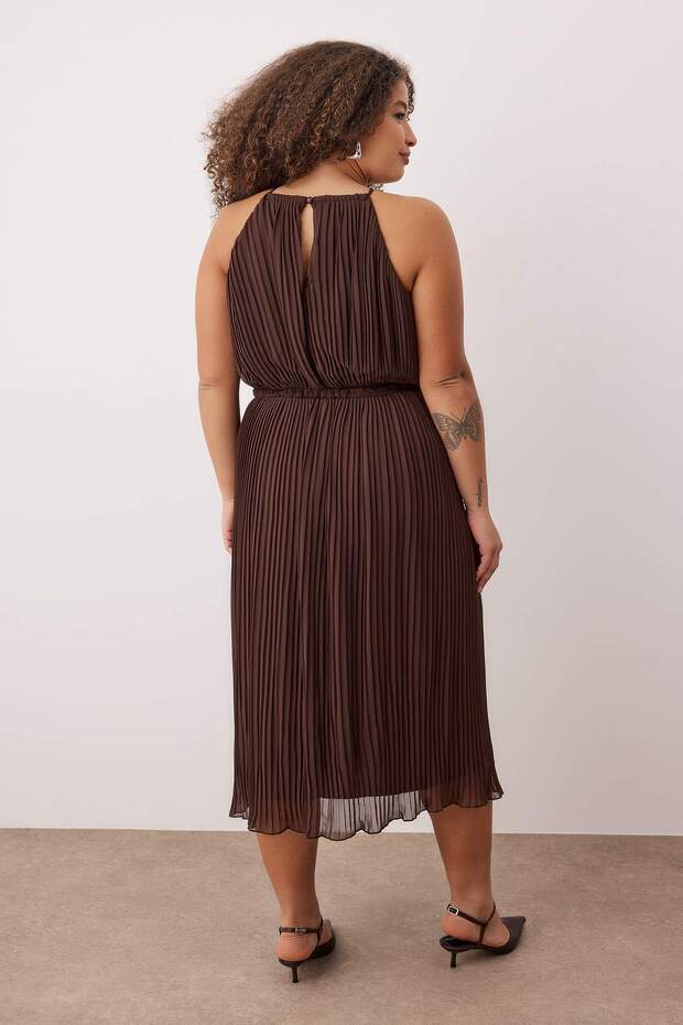 Kahverengi Bodycon Maxi Boy Şifon Dokuma Büyük Beden Elbise TBBSS25AH00252 - 4