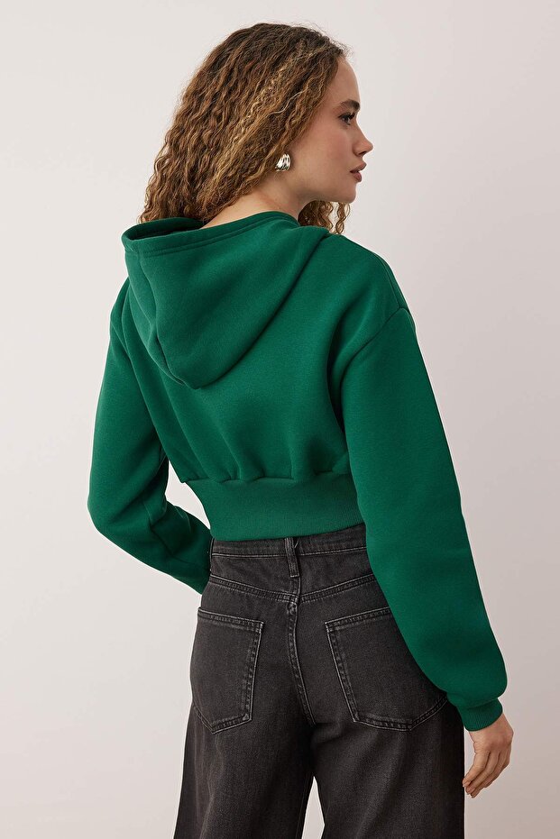 Zümrüt Yeşili Fermuarlı Kapüşonlu Belden Oturmalı Esnek Örme Sweatshirt TWOAW26SW00089 - 4