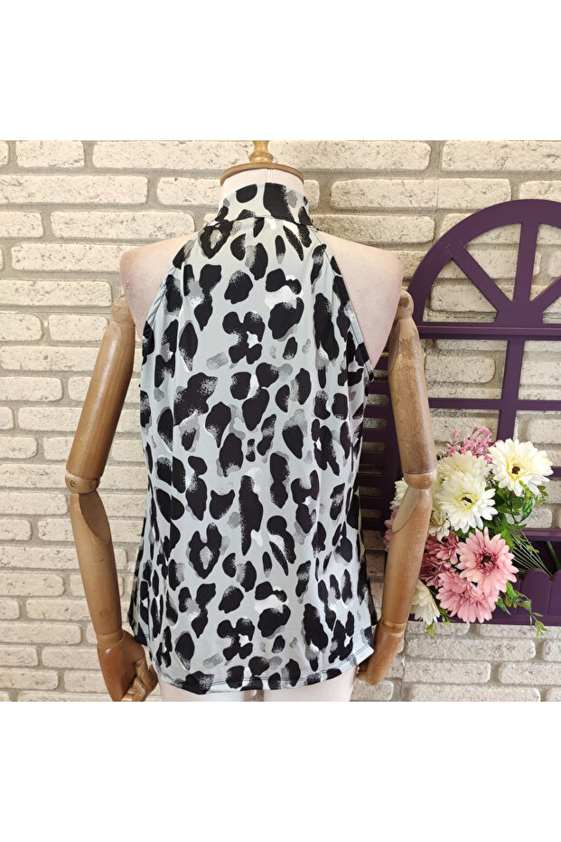 بلوزة من القماش الدقيق بنقشة الفهد (رمادي) - 2