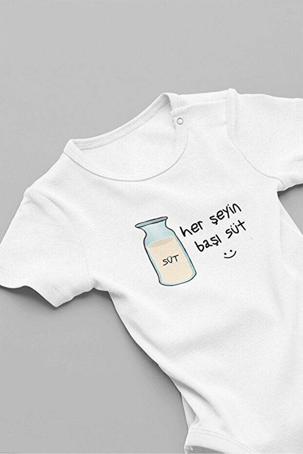بدلة أطفال قصيرة الأكمام مطبوعة بطبعة حليب البقر من All Things Begin With Milk