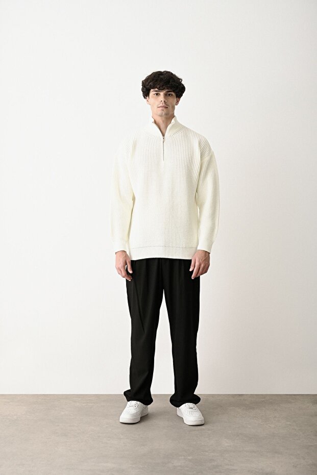 Fermuarlı Beyaz Dik Yaka Basic Oversize Kazak - 3