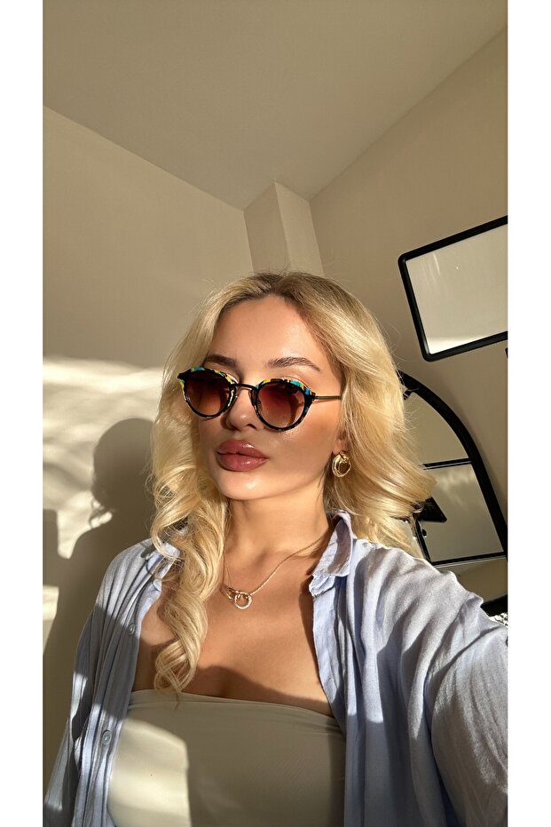 نظارة شمسية نسائية بإطار من الزجاج البني Ae2049c75