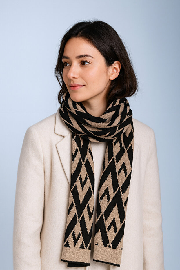 وشاح تريكو منقوش على شكل V - 2