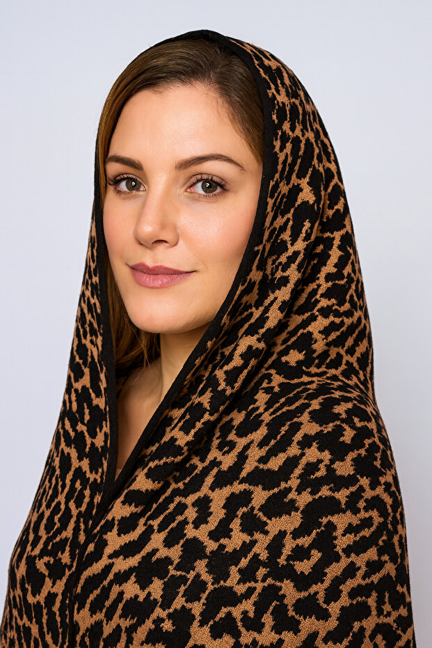 شال مثلث منقوش بنقشة الفهد - 3