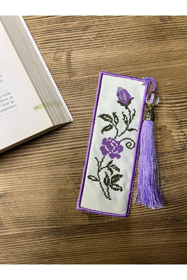 فاصل كتب مطرز - 1