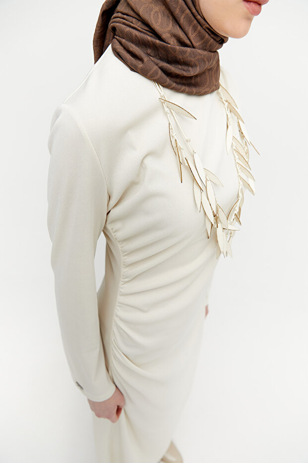 Çıkarılabilir Kolyeli Drapeli Elbise - 5