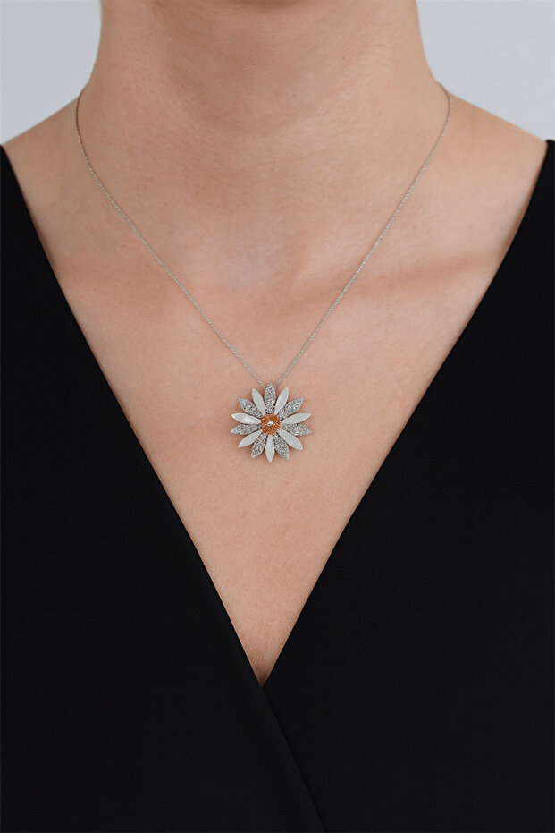 Women's Daisy Sparkling Necklace