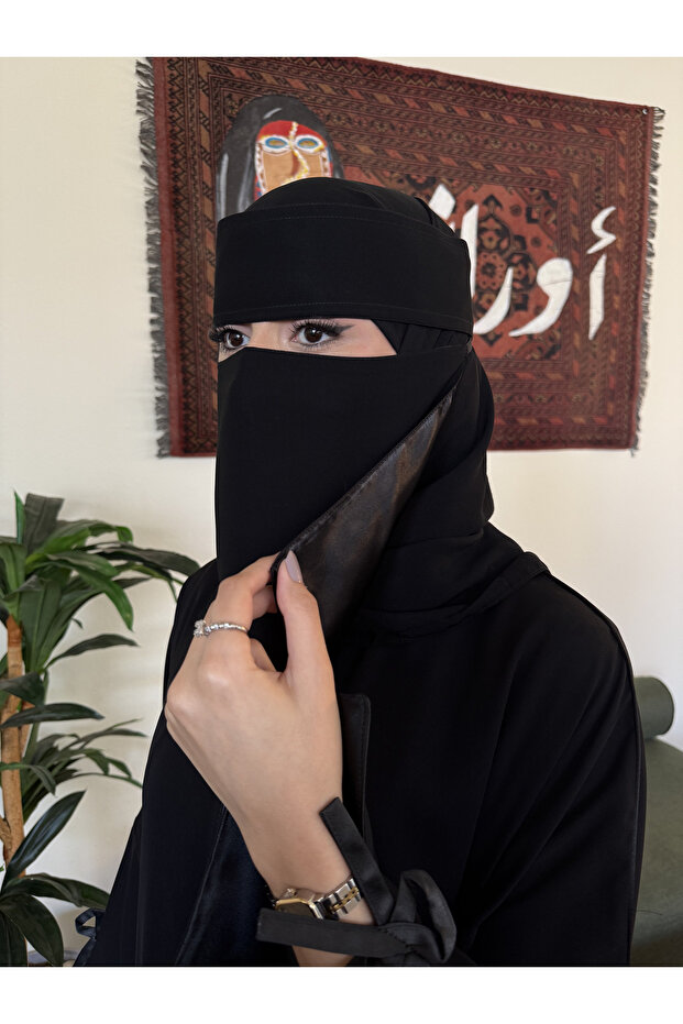 نقاب ملكي مبطن حرير (وسط ) مطاط مايل ربطة