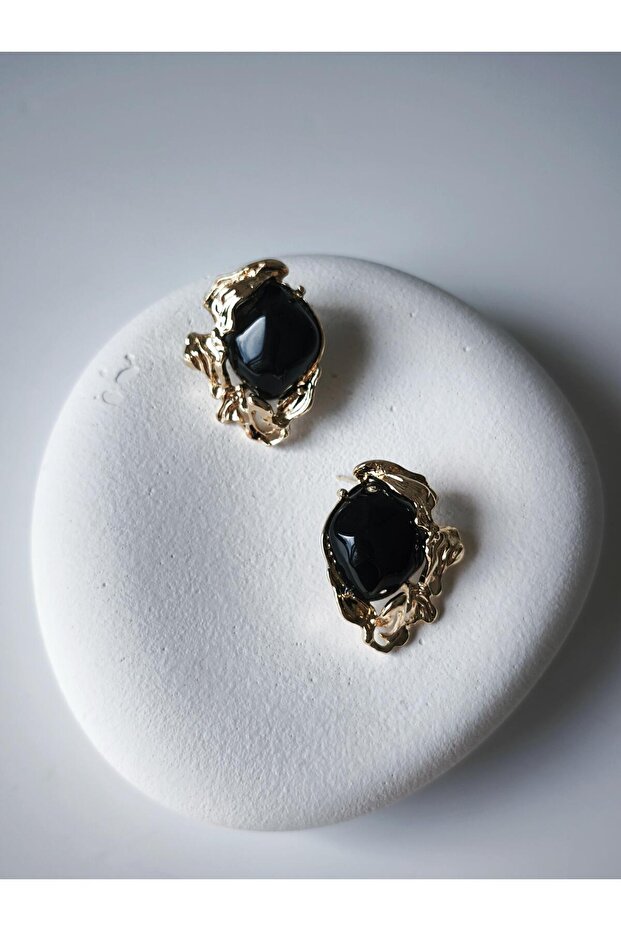 Gold asymmetric edge vintage earrings