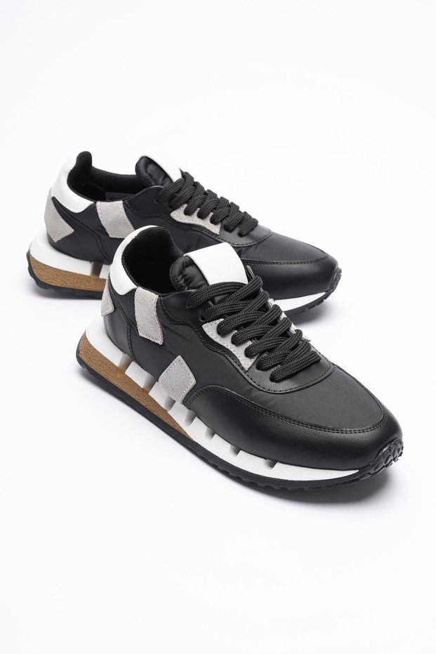 Women's Sports Shoes Black Anorak Detailed Virella