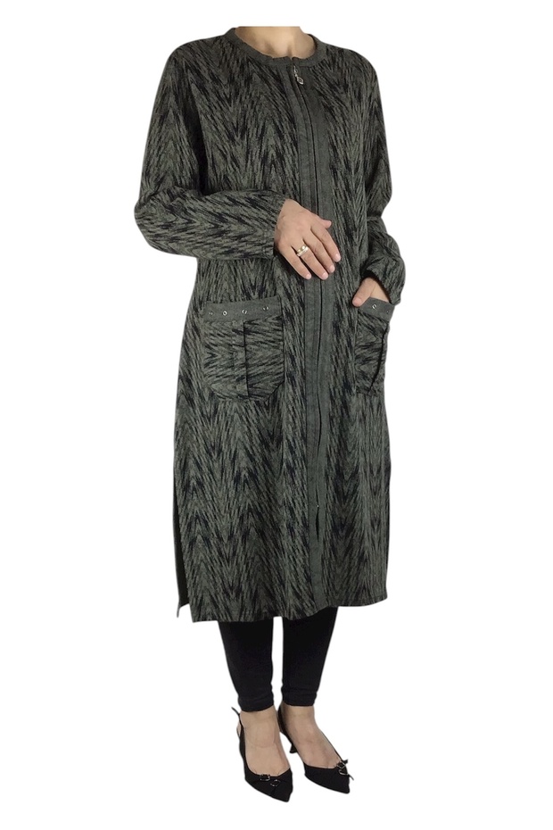 Women's Thick Hat with Front Zipper and Top Pocket