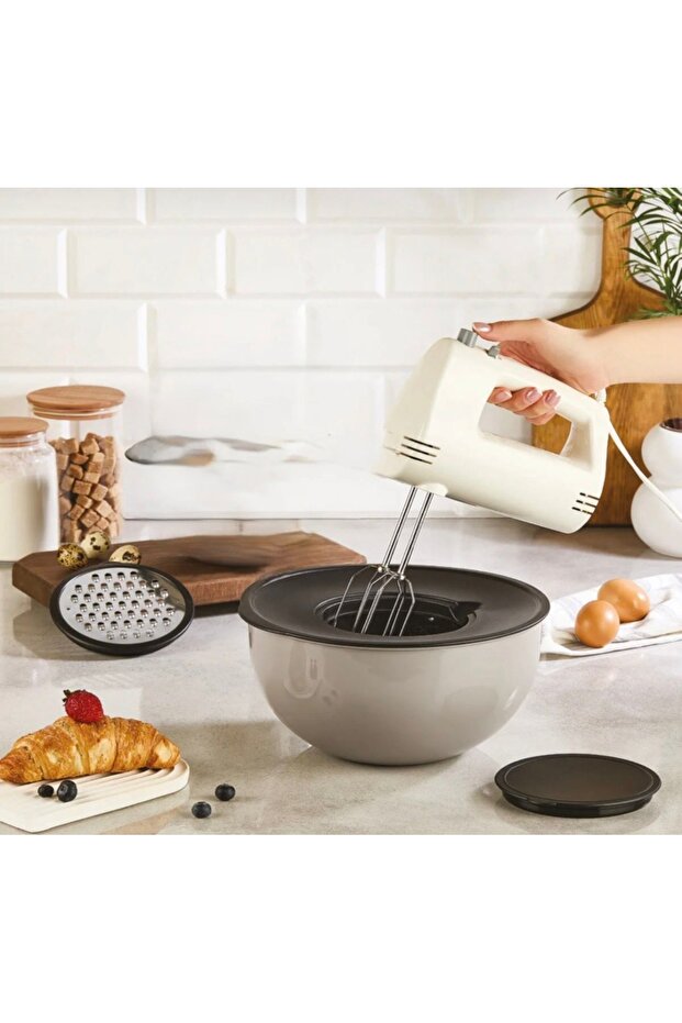 Multi-Grid Mixing and Storage Container - 3