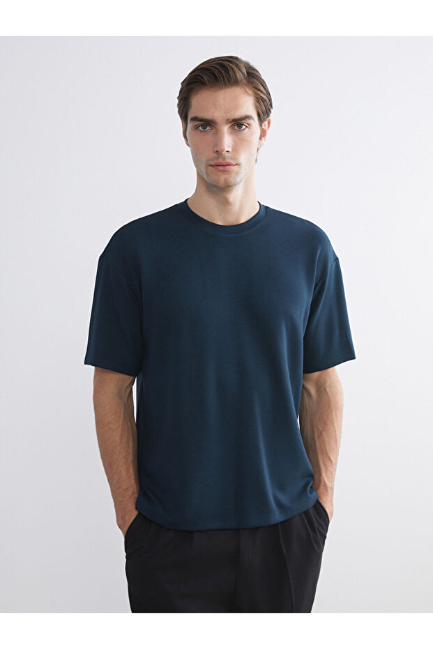 Esvab • Modern & Distinctive Zero Roba Collar Men's T-Shirt