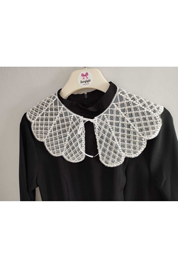 طوق من الحجر الأبيض - 1