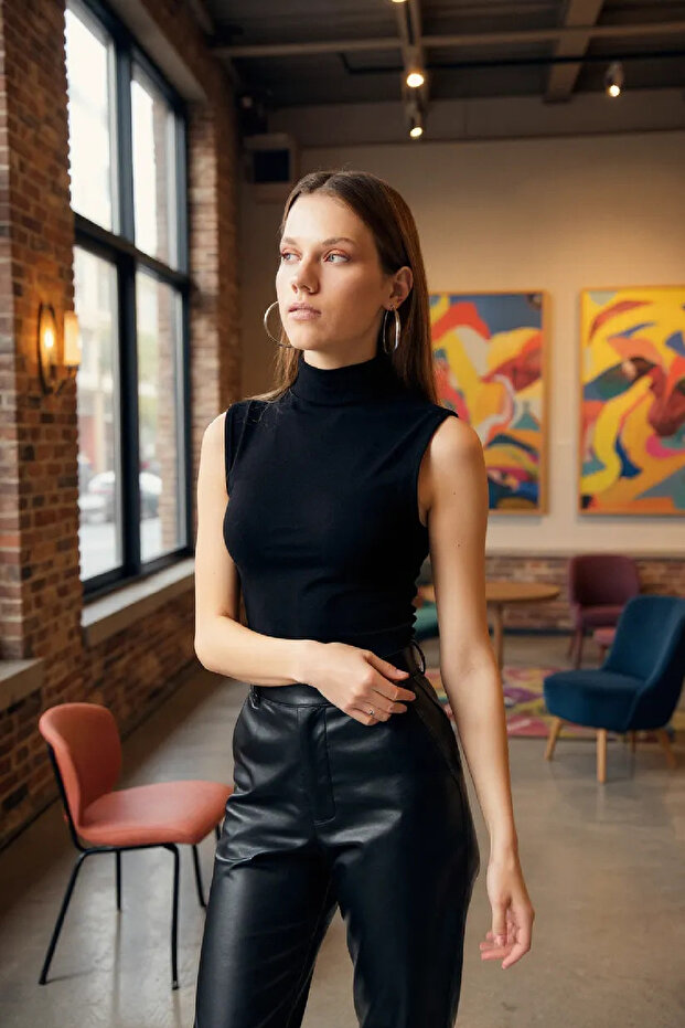 Kadın Siyah Kolsuz Balıkçı Yaka Basic Bluz - 2