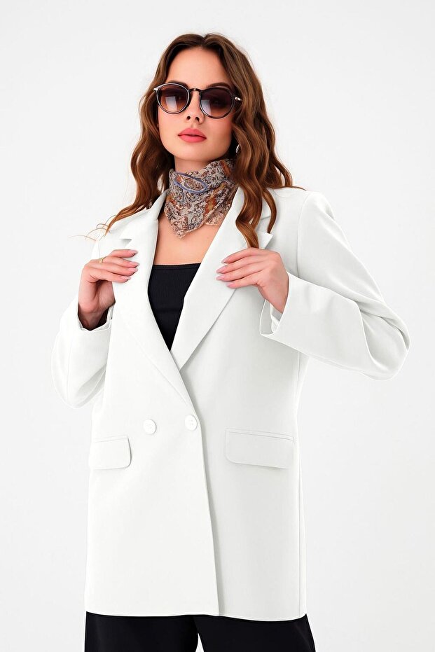 سترة بليزر بيضاء بأزرار مزدوجة - 1