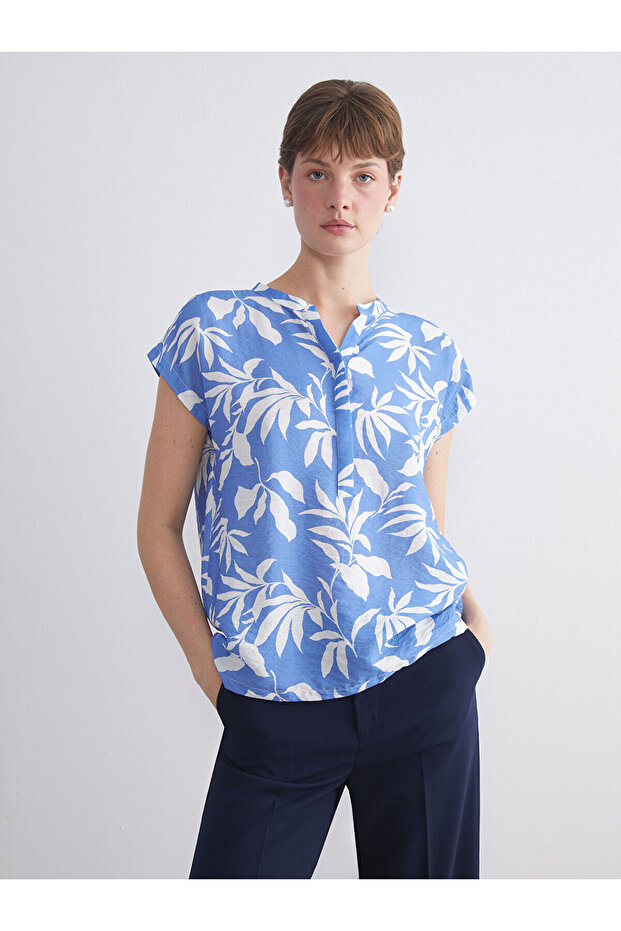 Lcwaikiki Classic Blue Collared Floral Blouse