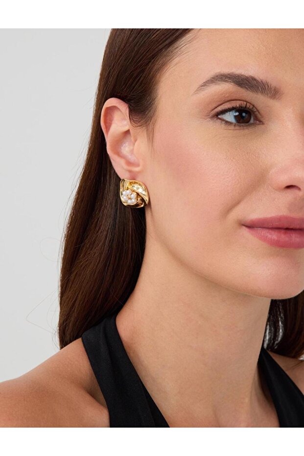 Altın Rengi İnci Detaylı Sarmal Küpe - 1