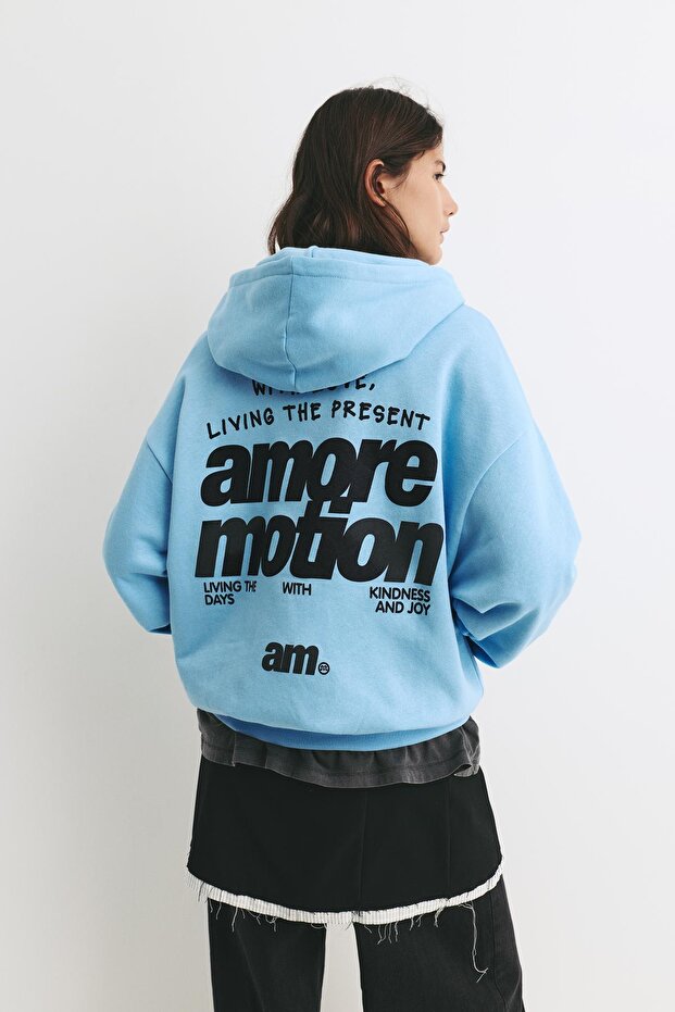 Grafik baskılı mavi kapüşonlu sweatshirt - 3