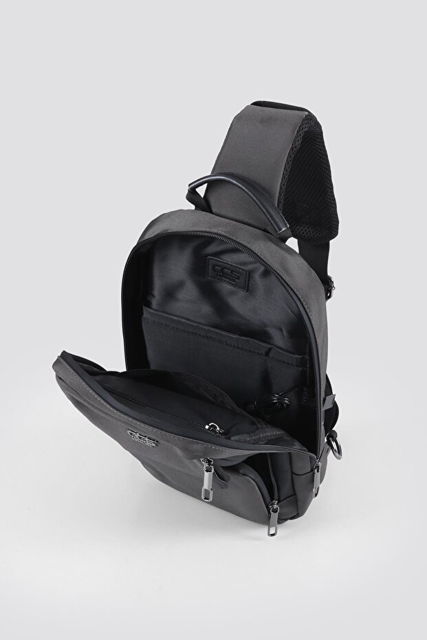 Unisex Tek Askılı USB Girişli Çapraz Çanta - 6