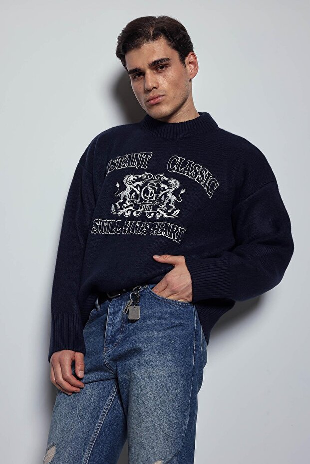 Men's Oversize Crew Neck Embroidered Knit Sweater Navy Blue