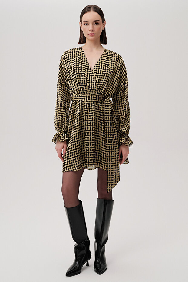 Regular Mini Gold Black Dress with Belted Waist and Long Sleeves