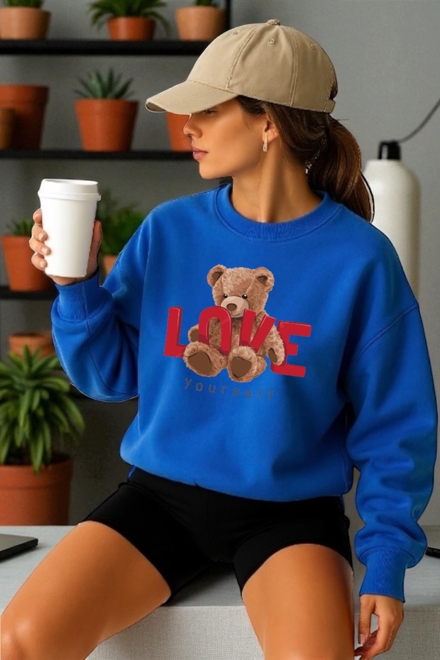 سويت شيرت برقبة دائرية وأكمام طويلة للجنسين مطبوع عليه Love Bear Transfer