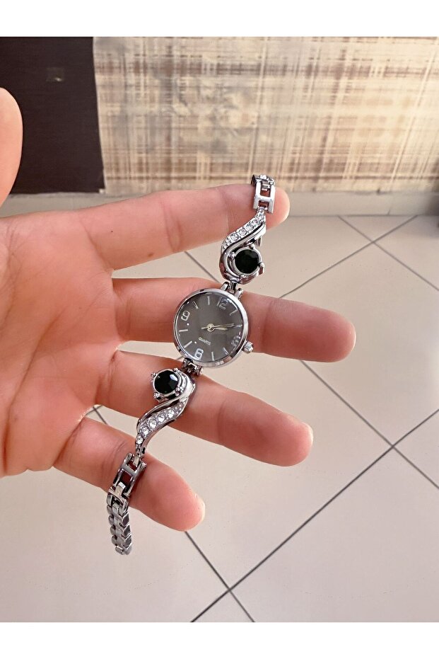 Vintage Zircon Stone Detailed Women's Wristwatch
