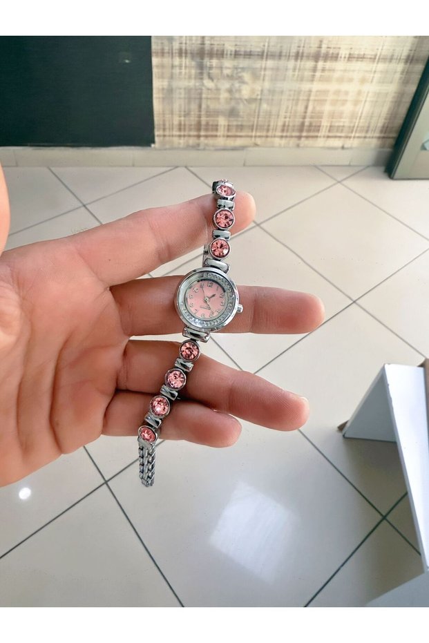 Detailed Stylish Vintage Women's Wristwatch