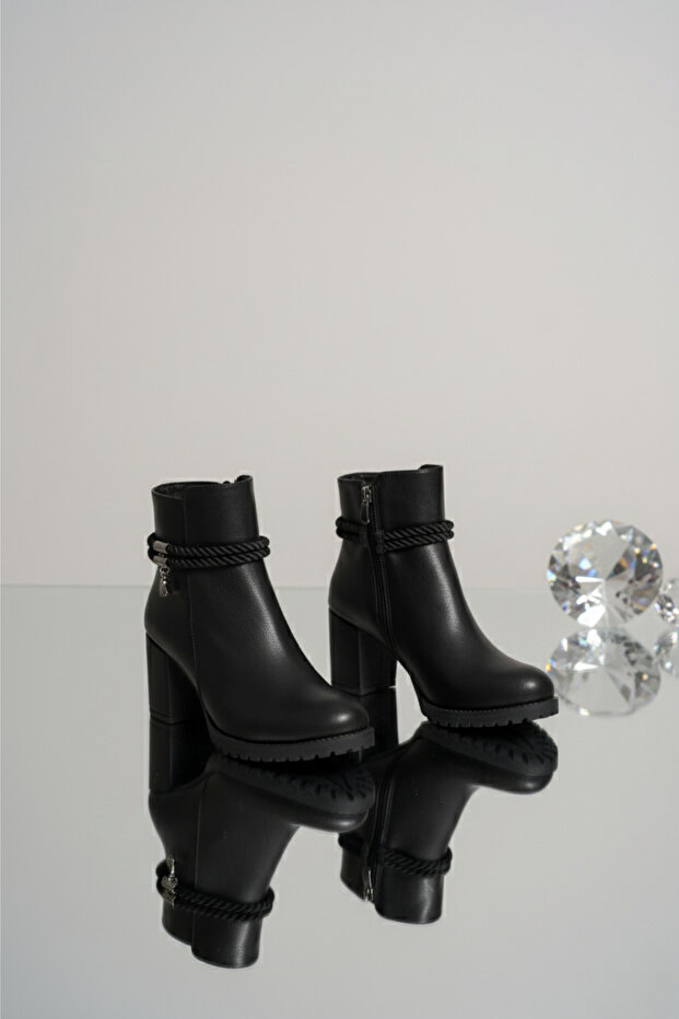 Winter's Approach Kadın İp Aksesuarlı Fermuarlı Flag Topuk Bot - 2