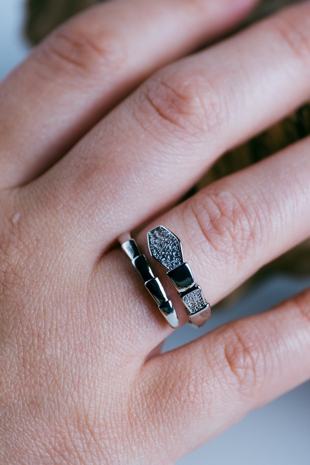 خاتم من الحجر على شكل ثعبان - 1