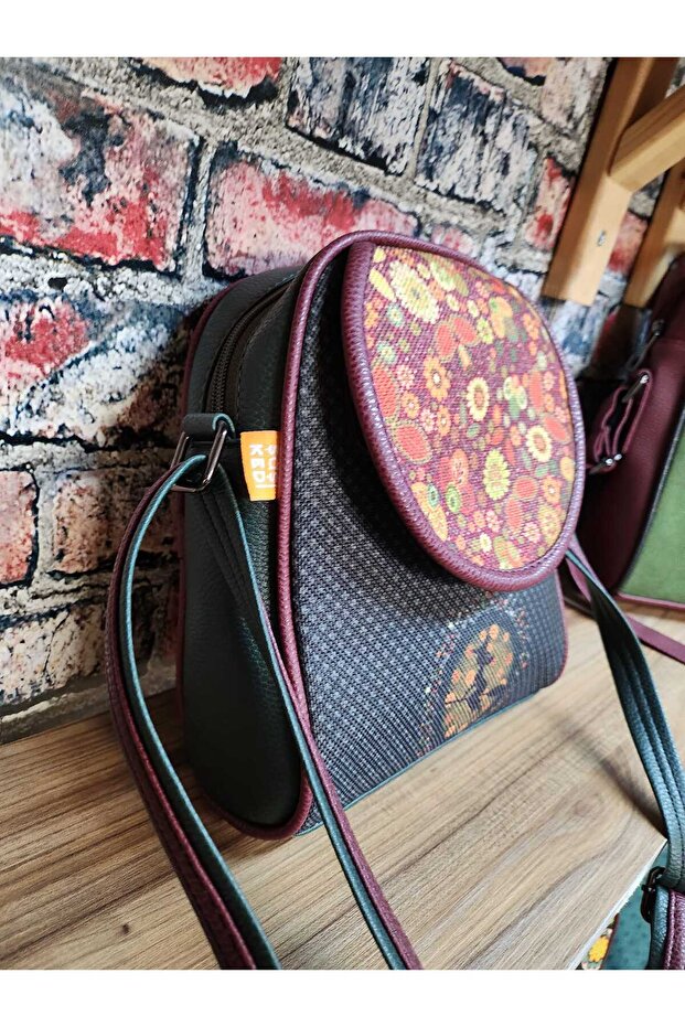 حقيبة كتف منقوشة من كادي - 3