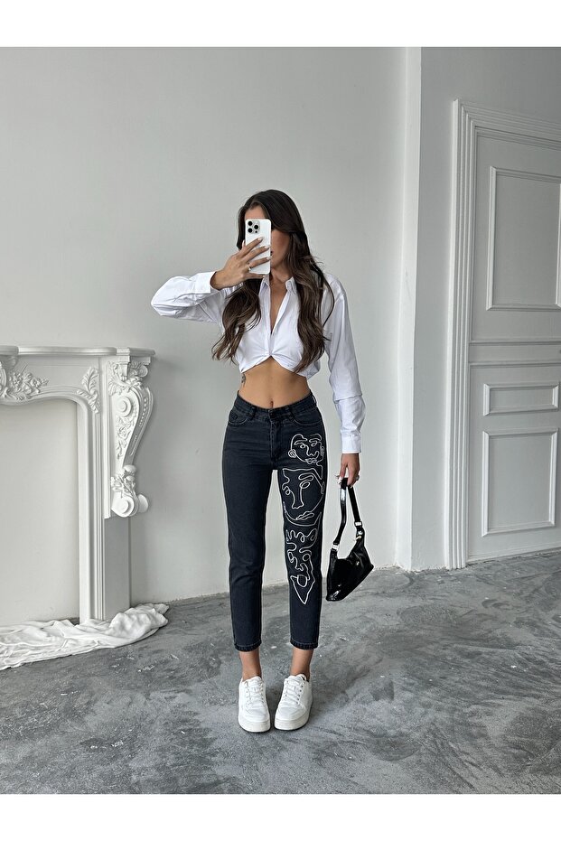 Women's Smoked Left Leg Embroidered Mom Jeans