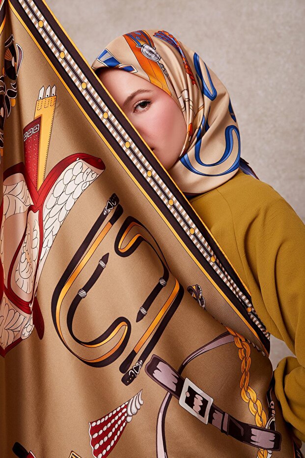مجموعة لونيرا من الأوشحة الحريرية الكاكي