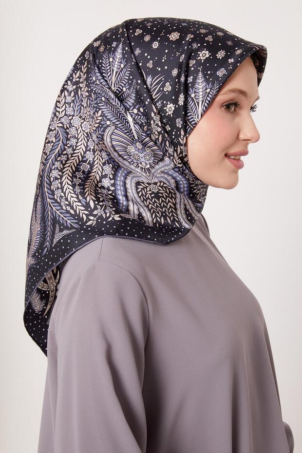 وشاح حريري من نسيج التويل بنمط أوراق الشجر باللون الأزرق الداكن - 3