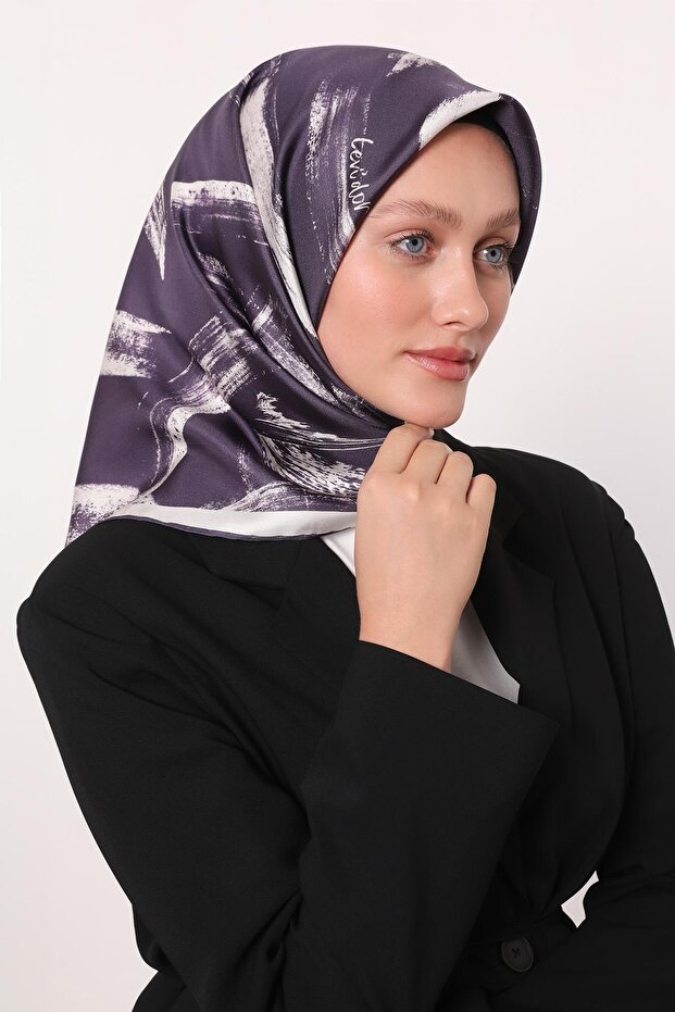 وشاح حريري بنمط فرشاة أرجوانية اللون