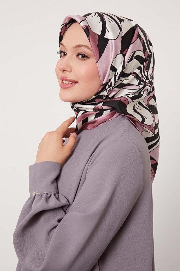 وشاح حريري بنمط الزنبق الوردي