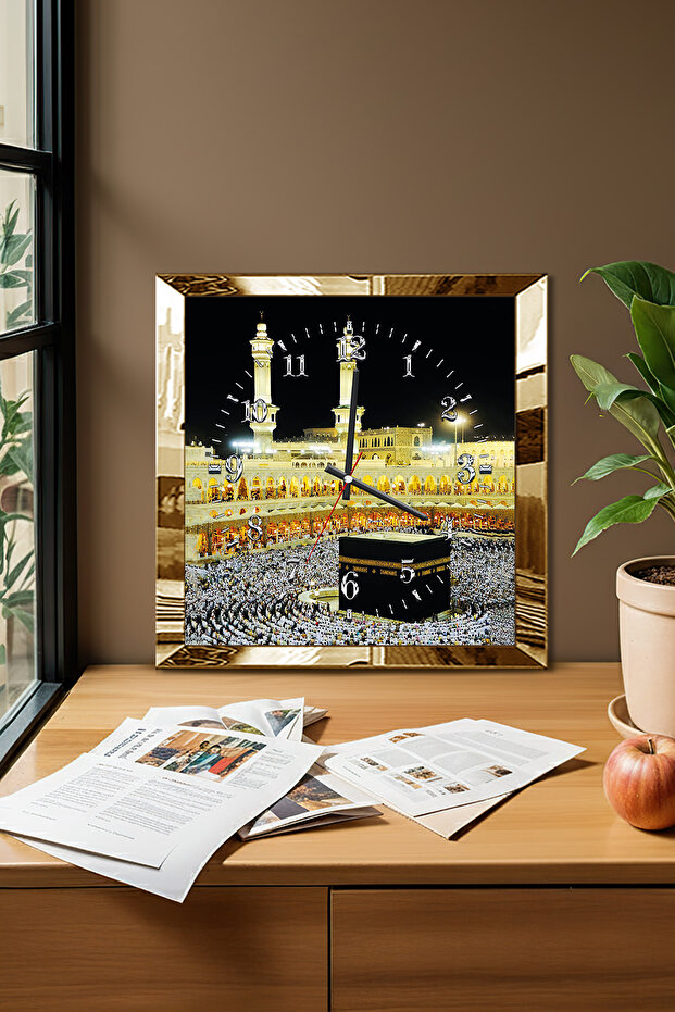 ساعة حائط ديكورية من خشب MDF بتصميم الكعبة المشرفة مع إطار ذهبي