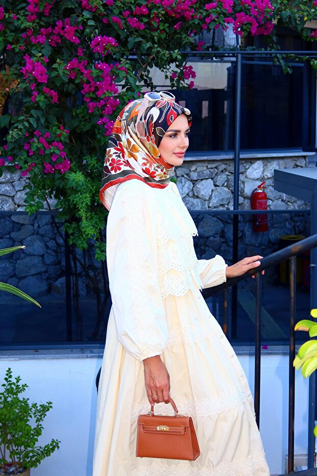 وشاح حريري بنمط زهور مختلطة من قماش التويل