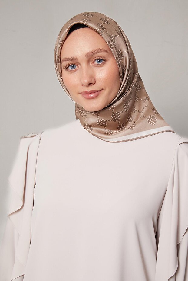 وشاح حريري من نسيج التويل بنمط لاتيه ميني كلوفر - 4