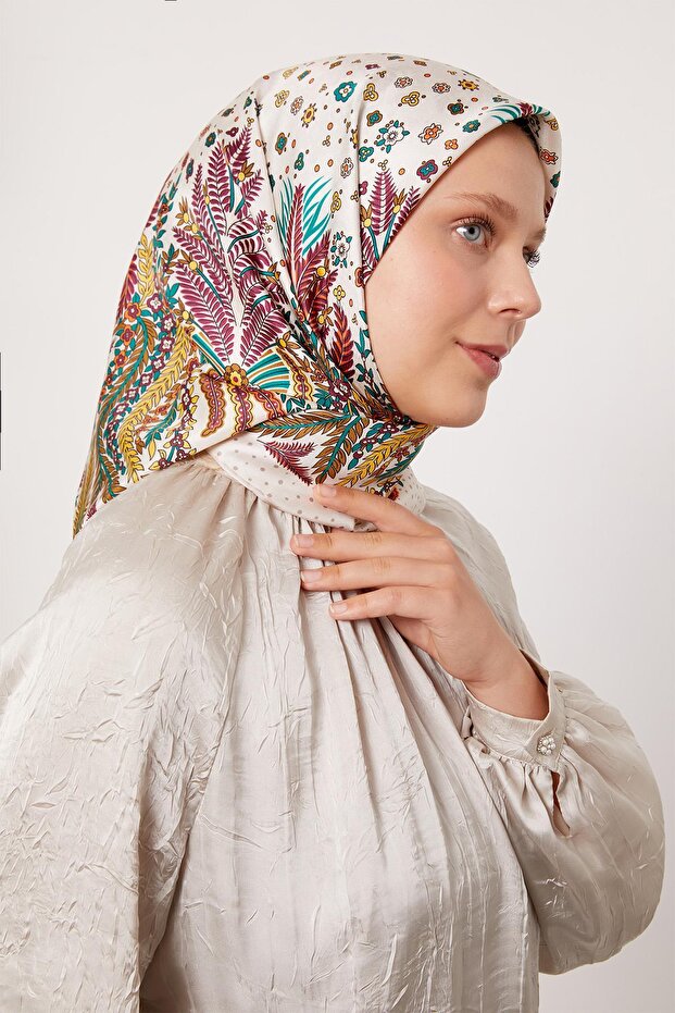 وشاح حريري بنمط أوراق الشجر من قماش التويل - 3